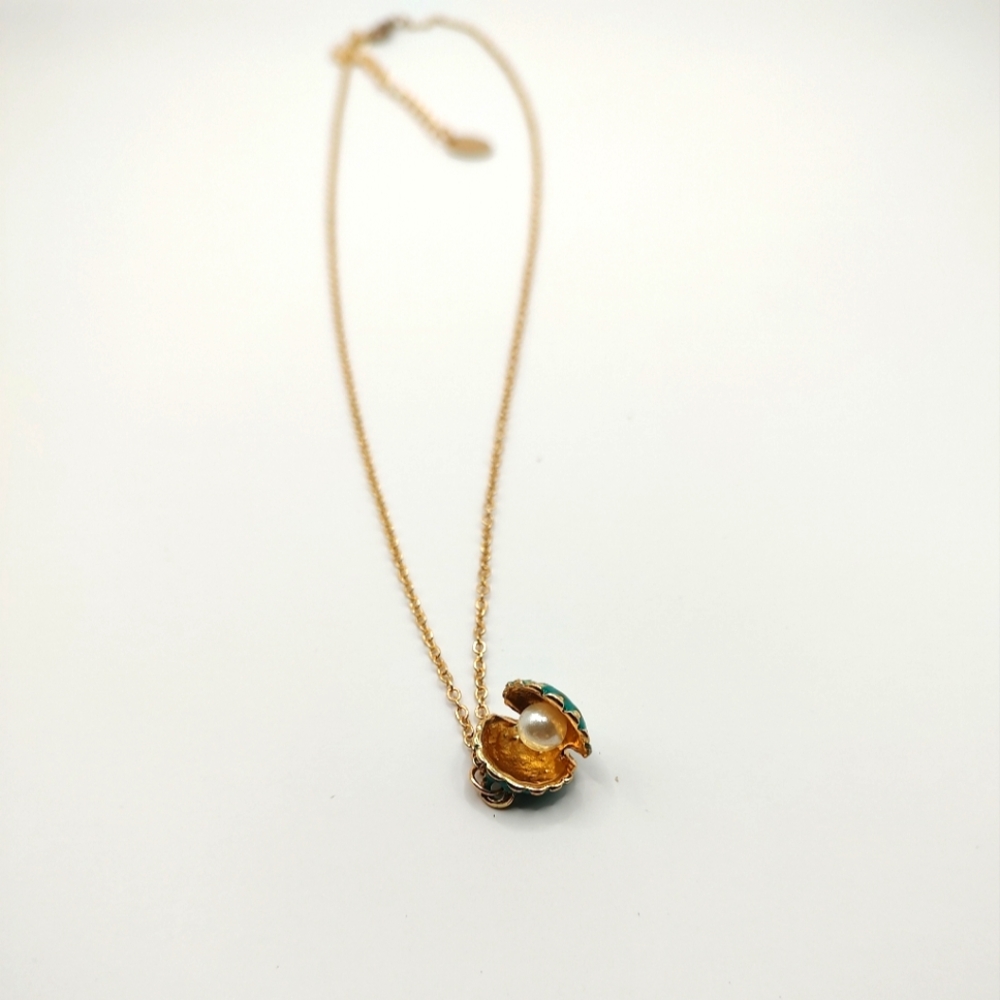 Claire's Thin Gold Chain With Open Turquoise Clamshell Pearl Necklace